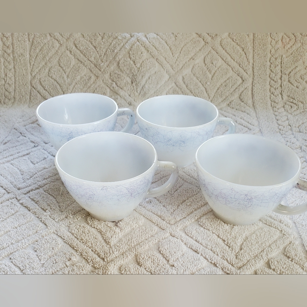 Federal Iridescent Abstract Cups Set 4